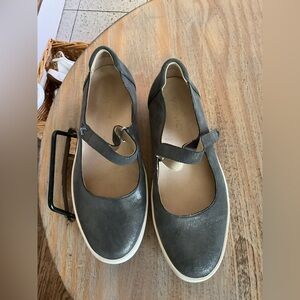 Vionic Women's Charcoal Mary Jane Flats